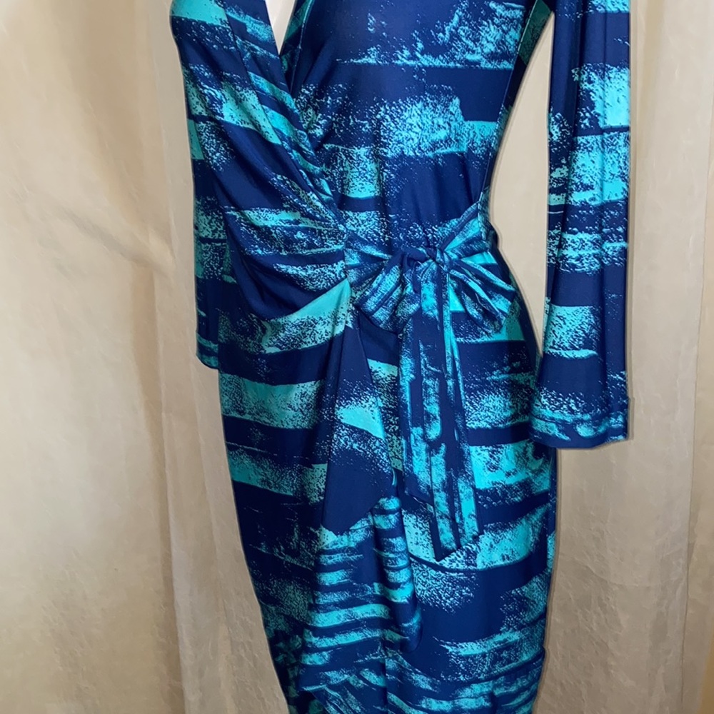 BCBG BLUE AND TURQUOISE DRESS - Picture 4 of 8